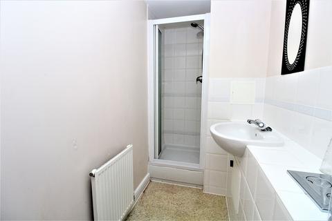 2 bedroom flat to rent, Commonwealth Drive, Crawley, West Sussex. RH10 1AU