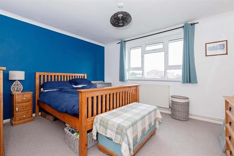 2 bedroom flat for sale, Raleigh Way, Goring By Sea