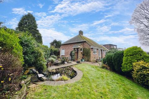 2 bedroom detached bungalow for sale, Wealden Avenue, Tenterden