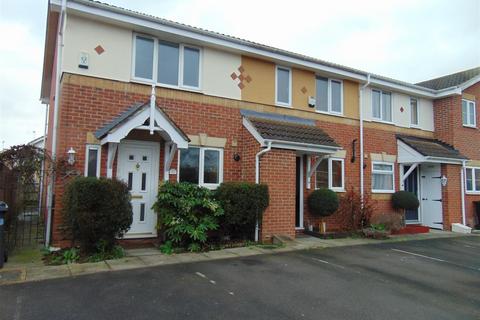 2 bedroom end of terrace house to rent, Hunters Way, Cippenham