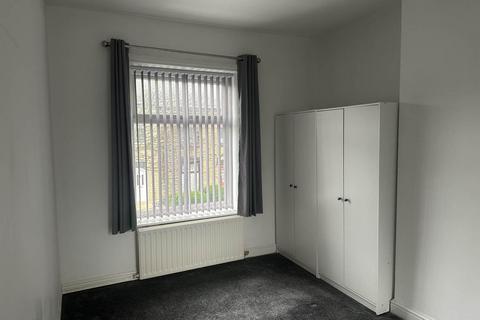 2 bedroom terraced house to rent, Beech Street, Huddersfield HD1