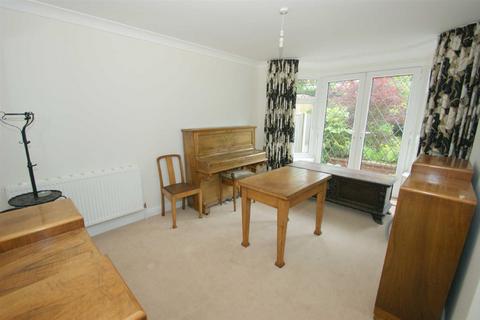 3 bedroom semi-detached house to rent, Stainburn Road, Moortown, Leeds