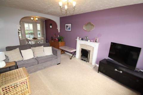 19 Azalea Close, Lutterworth, LE17 4FR