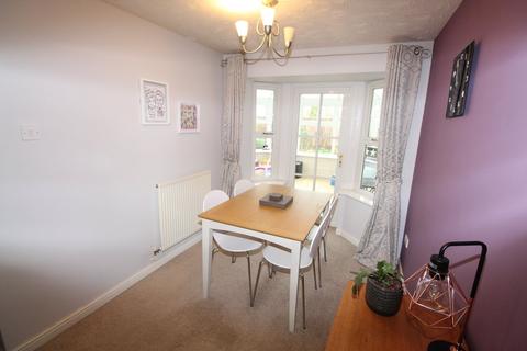 19 Azalea Close, Lutterworth, LE17 4FR