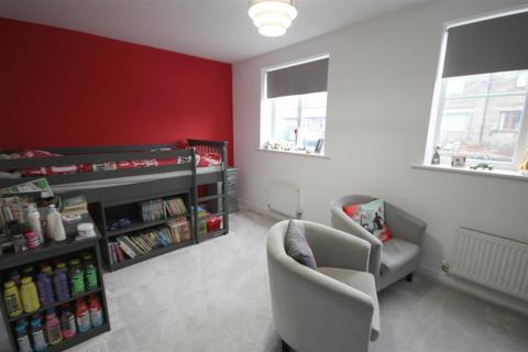 4 bedroom terraced house for sale, Miners Way, Halifax HX3