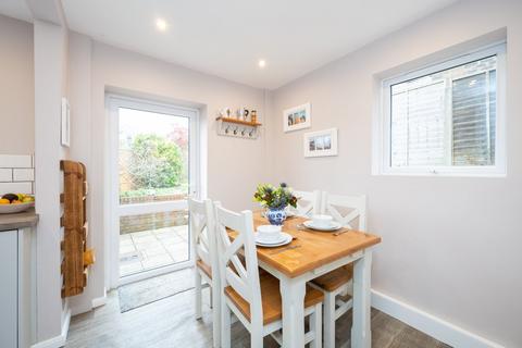 2 bedroom end of terrace house for sale, Clare Cottages, Redhill RH1