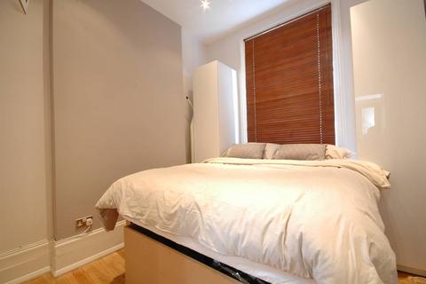 1 bedroom flat to rent, Priory Road, South Hampstead, London, NW6