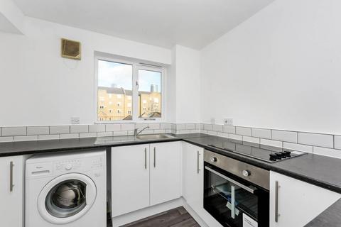 Studio to rent, Telegraph Place, Canary Wharf, London, E14