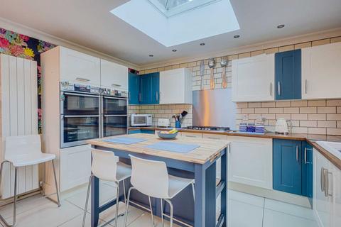 3 bedroom semi-detached house for sale, London Road, Benfleet, SS7