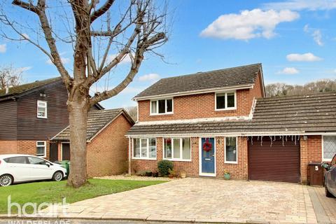 4 bedroom detached house for sale, Aston Close, Chatham