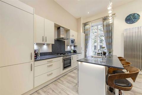 2 bedroom flat to rent, Queens Gardens, London W2