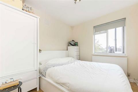 3 bedroom house to rent, Thompson Avenue, Kew TW9