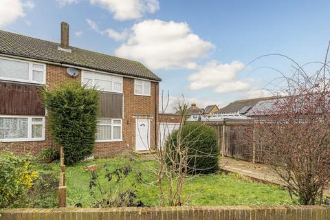 3 bedroom house to rent, The Rowans, Sunbury-On-Thames TW16