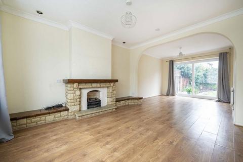 3 bedroom house to rent, The Rowans, Sunbury-On-Thames TW16