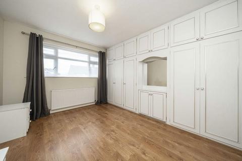 3 bedroom house to rent, The Rowans, Sunbury-On-Thames TW16