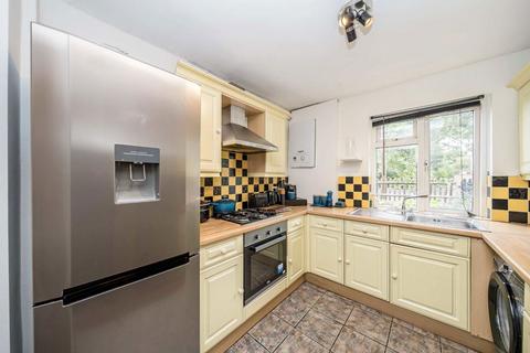 2 bedroom flat for sale, Carville Crescent, Brentford TW8