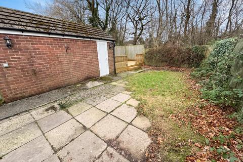 2 bedroom semi-detached bungalow to rent, Barfield Crescent, Leeds