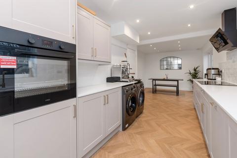 41 Dundee Close, Fearnhead, Warrington, WA2 0UJ