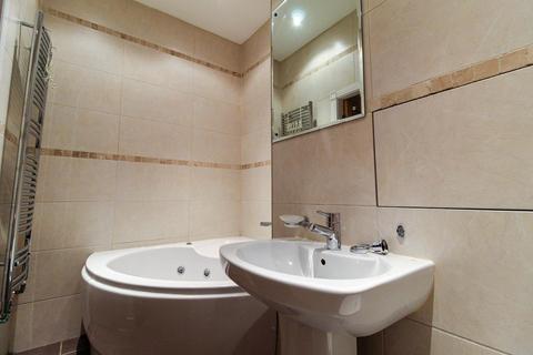 2 bedroom flat to rent, Didsbury, Manchester M20