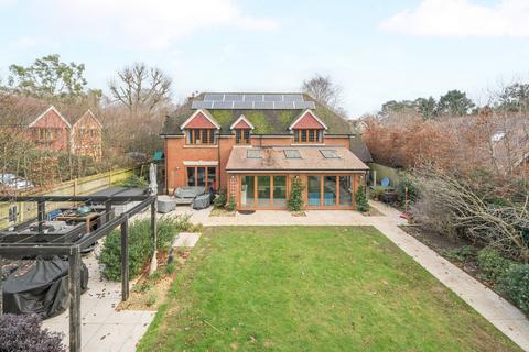 4 bedroom detached house for sale, Mark Way, Godalming, Surrey, GU7