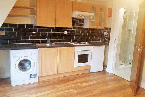 Studio to rent, Seven Sisters Road, Finsbury Park, N4