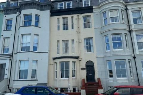 3 bedroom apartment to rent, Queens Parade, Scarborough YO12