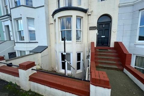 3 bedroom apartment to rent, Queens Parade, Scarborough YO12