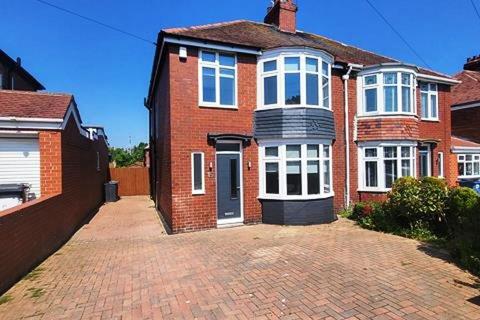 3 bedroom semi-detached house to rent, Dartford Road, South Shields