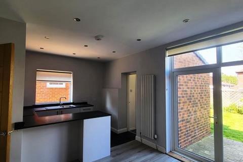 3 bedroom semi-detached house to rent, Dartford Road, South Shields