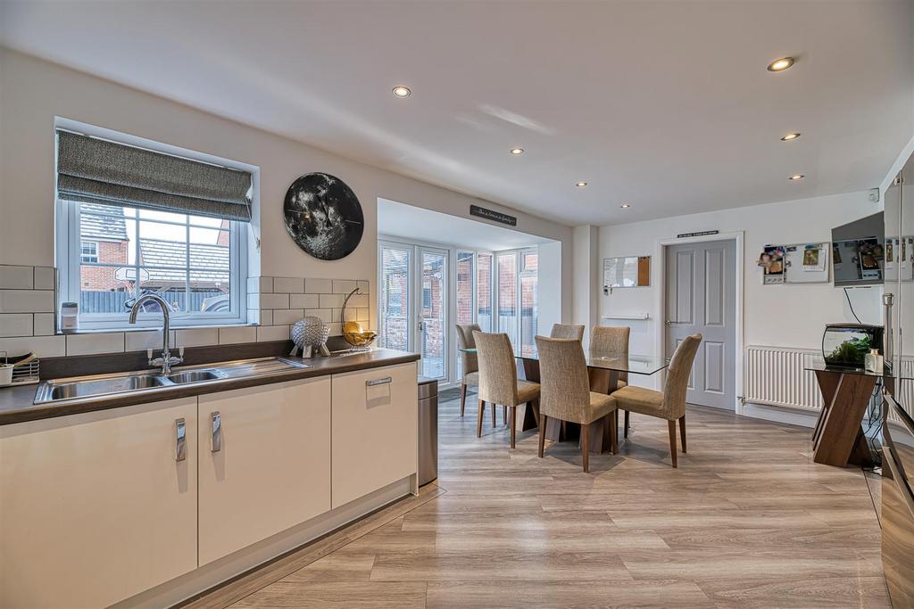 Kitchen/Dining Room