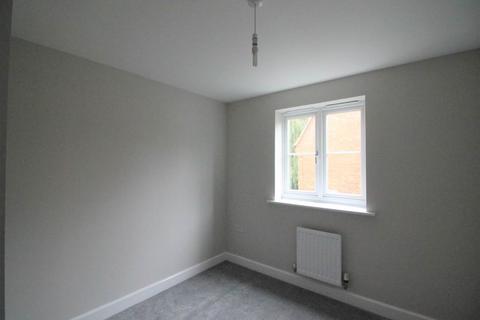 2 bedroom flat to rent, Evesham, ,