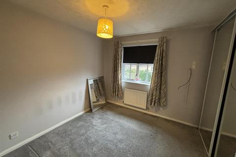 2 bedroom semi-detached house to rent, Weaver Close, Loughborough