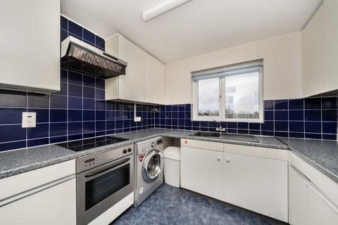 2 bedroom flat for sale, Thames Street, Sunbury-On-Thames TW16