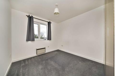 2 bedroom flat for sale, Thames Street, Sunbury-On-Thames TW16