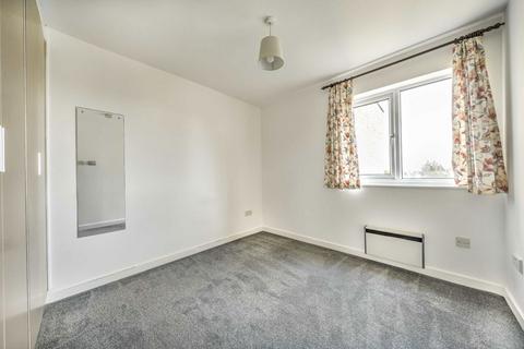 2 bedroom flat for sale, Thames Street, Sunbury-On-Thames TW16