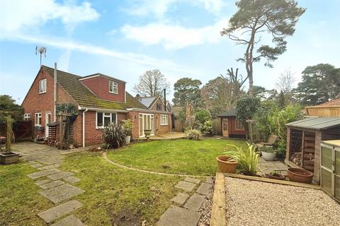 3 bedroom detached house to rent, Tanglewood Close, Pyrford, Woking, Surrey, GU22