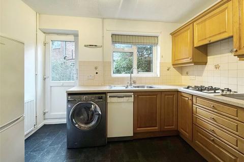 3 bedroom detached house to rent, Tanglewood Close, Woking, Surrey, GU22