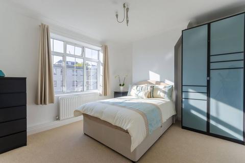 2 bedroom flat to rent, Hartington Road, Vauxhall, London, SW8