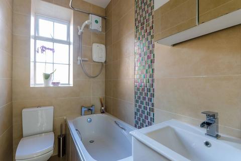 2 bedroom flat to rent, Hartington Road, Vauxhall, London, SW8