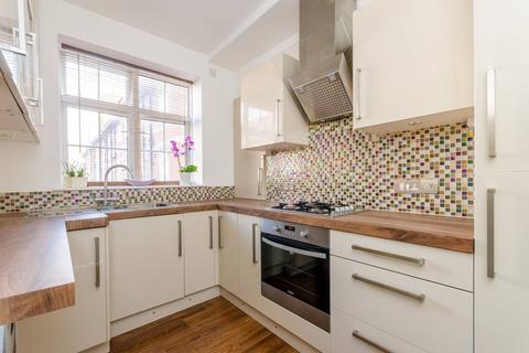 2 bedroom flat to rent, Hartington Road, Vauxhall, London, SW8