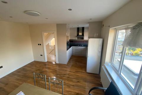 4 bedroom maisonette to rent, Kenton Road, Harrow HA3