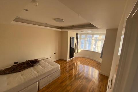 4 bedroom maisonette to rent, Kenton Road, Harrow HA3