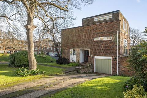 3 bedroom end of terrace house for sale, Hall Drive, Sydenham