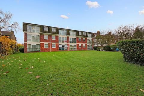 1 bedroom apartment to rent, Courtfield Gardens, W13