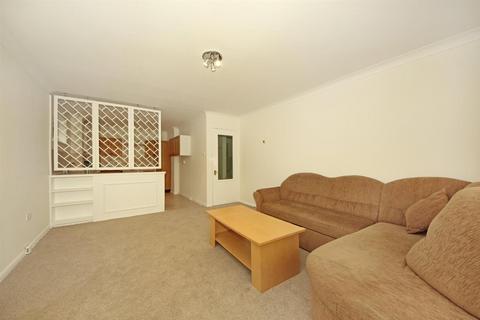 1 bedroom apartment to rent, Courtfield Gardens, W13