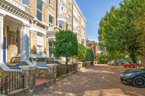 2 bedroom apartment to rent, Clapham Common North Side, LONDON SW4