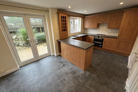 4 bedroom detached house to rent, Maes Y Wennol, Carmarthen, Carmarthenshire