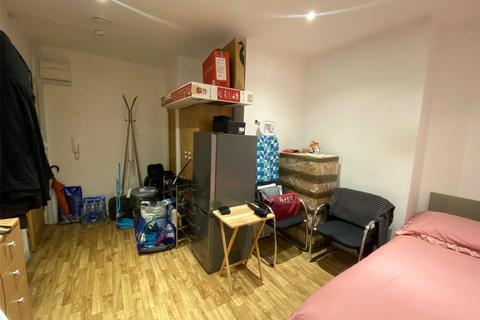 6 bedroom house share to rent, 241 Court Road, London, SE9