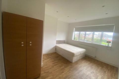 6 bedroom house share to rent, 241 Court Road, London, SE9