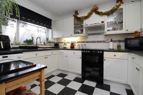 3 bedroom semi-detached house for sale, Friends Avenue, Margate